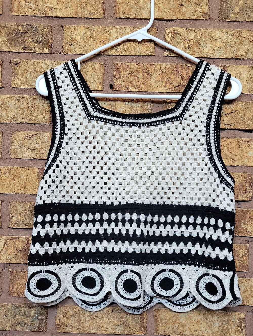 Ultra Pink Crochet Tank Top Black Cream Boho Geometric Scalloped Hem Size Small